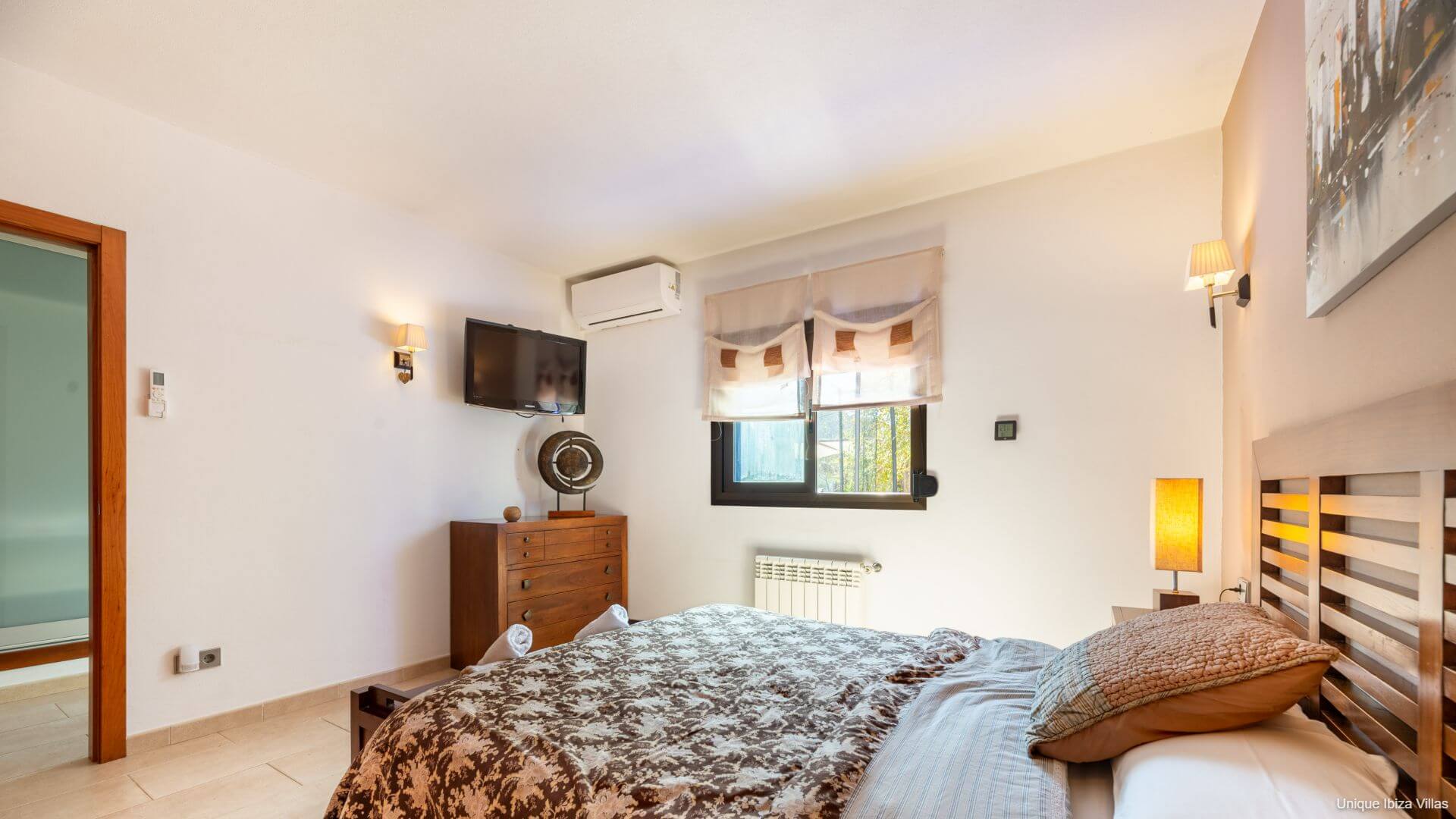 VILLA CAS PLA 33 - 3 Bedrooms - Puerto San Miguel (Walk To Beach)