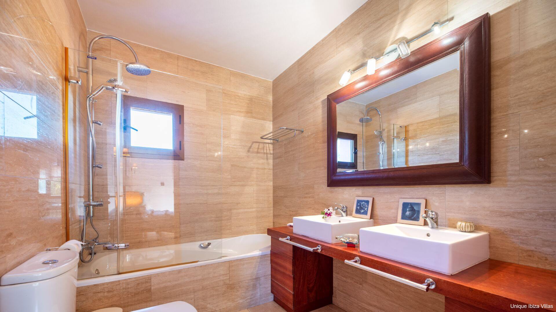 VILLA CAS PLA 33 - 3 Bedrooms - Puerto San Miguel (Walk To Beach)