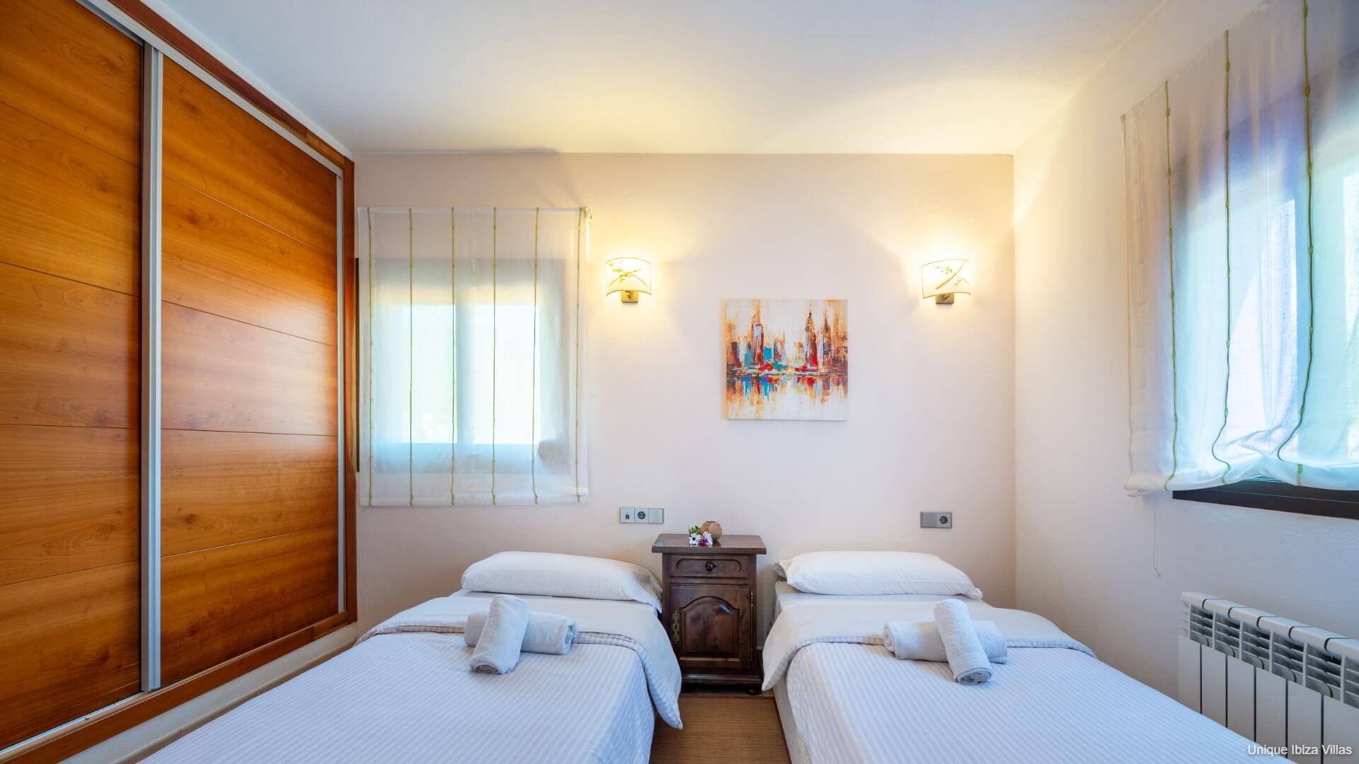 VILLA CAS PLA 33 - 3 Bedrooms - Puerto San Miguel (Walk To Beach)
