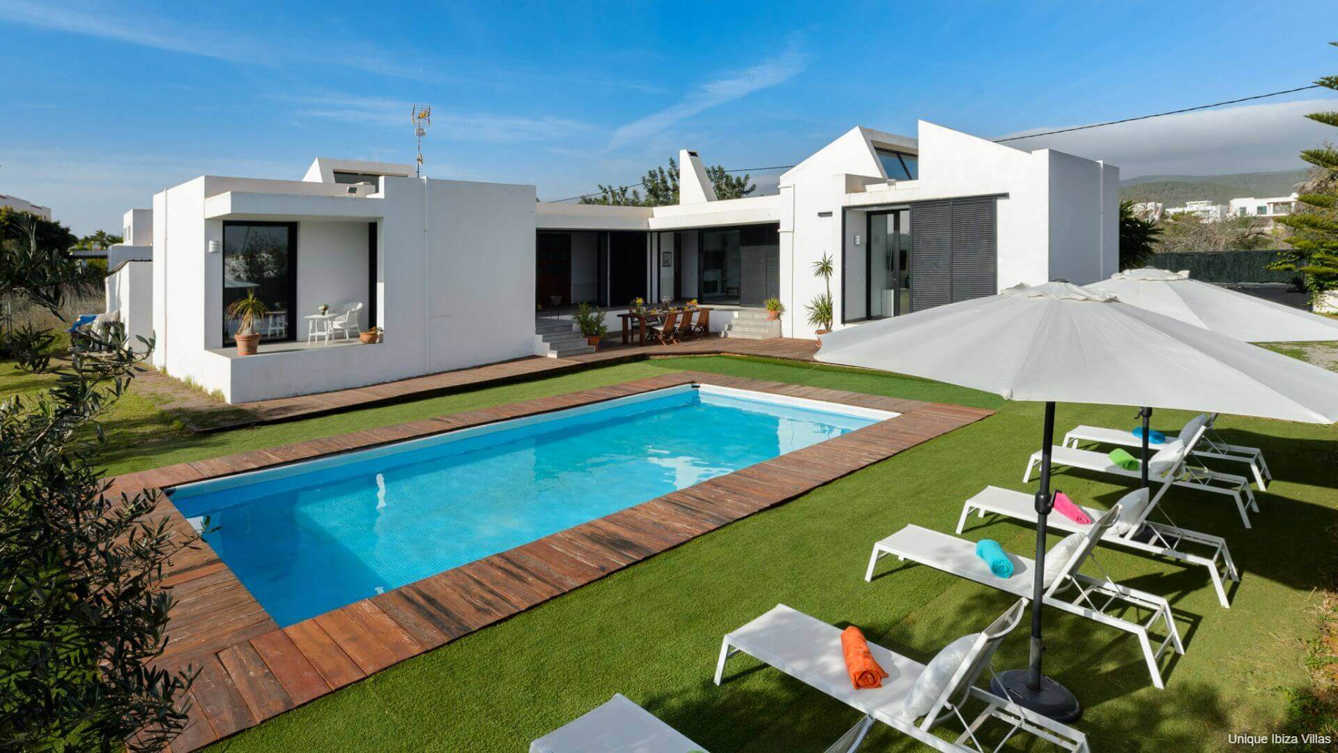 VILLA ANUR - 3 Bedrooms - San Jordi Near Playa den Bossa/Ibiza Town