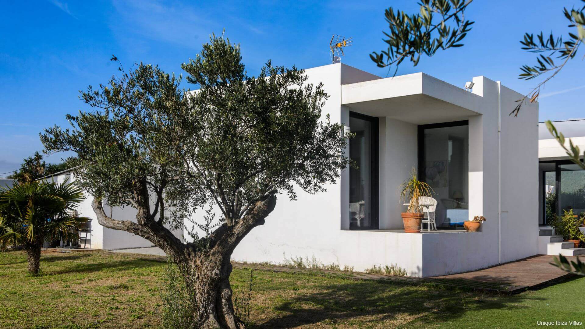 VILLA ANUR - 3 Bedrooms - San Jordi Near Playa den Bossa/Ibiza Town