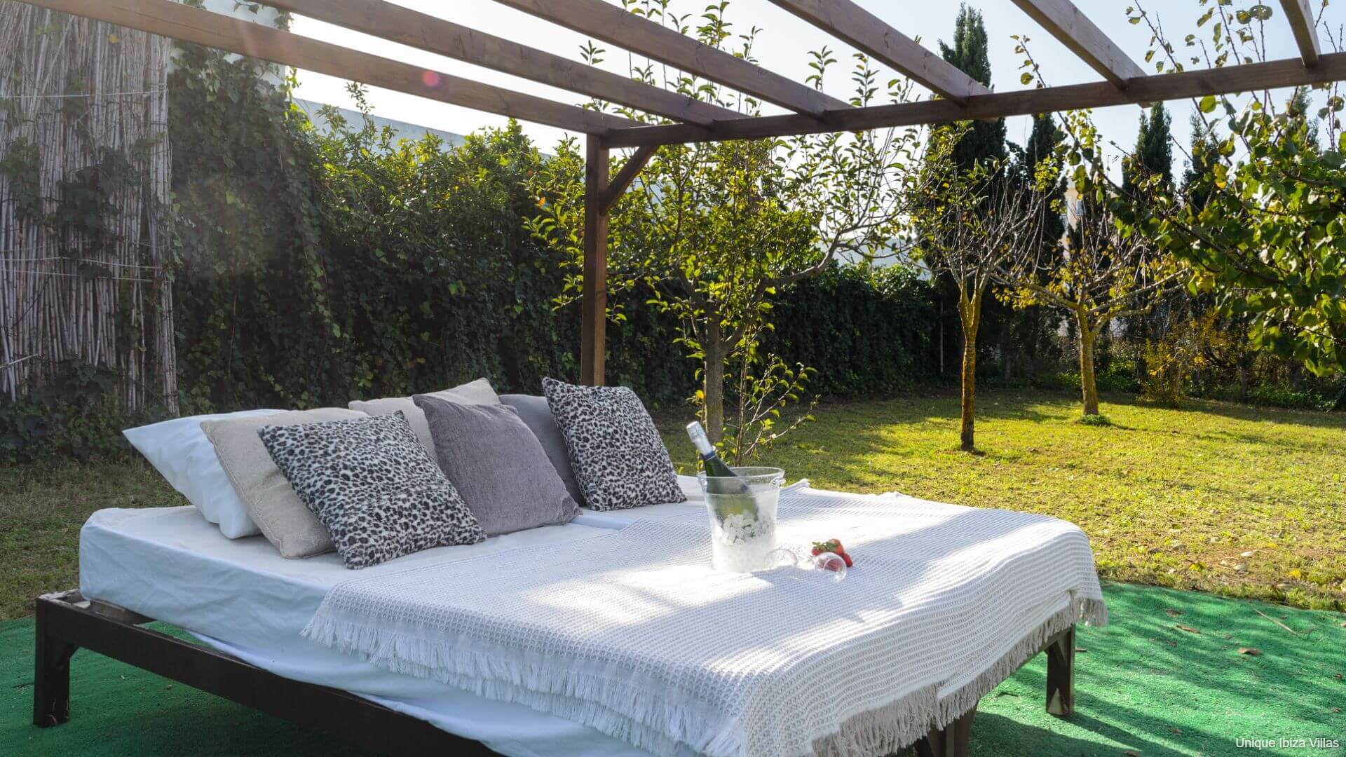 VILLA ANUR - 3 Bedrooms - San Jordi Near Playa den Bossa/Ibiza Town