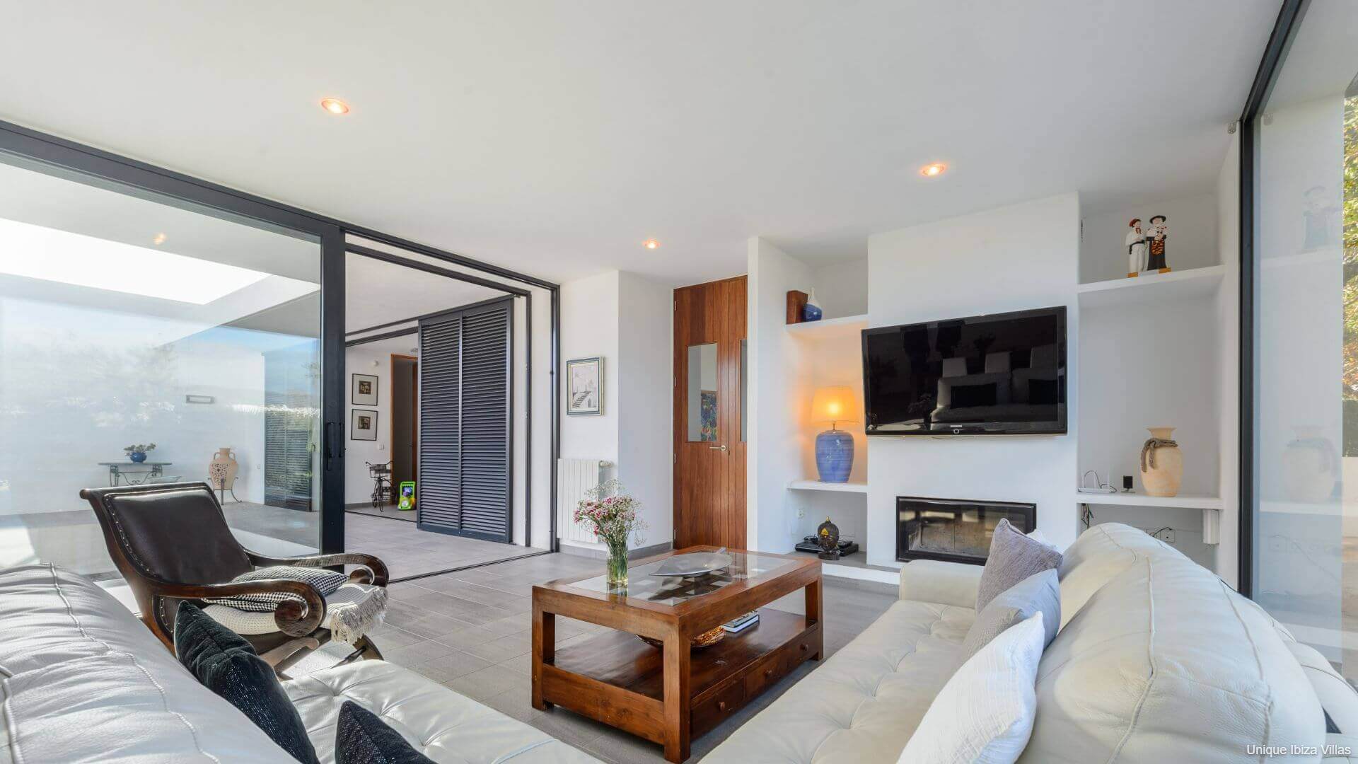 VILLA ANUR - 3 Bedrooms - San Jordi Near Playa den Bossa/Ibiza Town