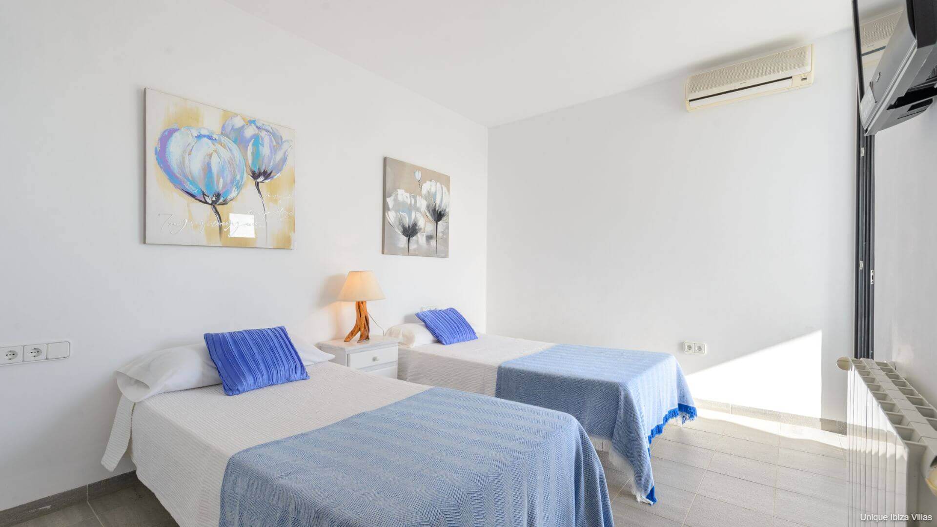 VILLA ANUR - 3 Bedrooms - San Jordi Near Playa den Bossa/Ibiza Town