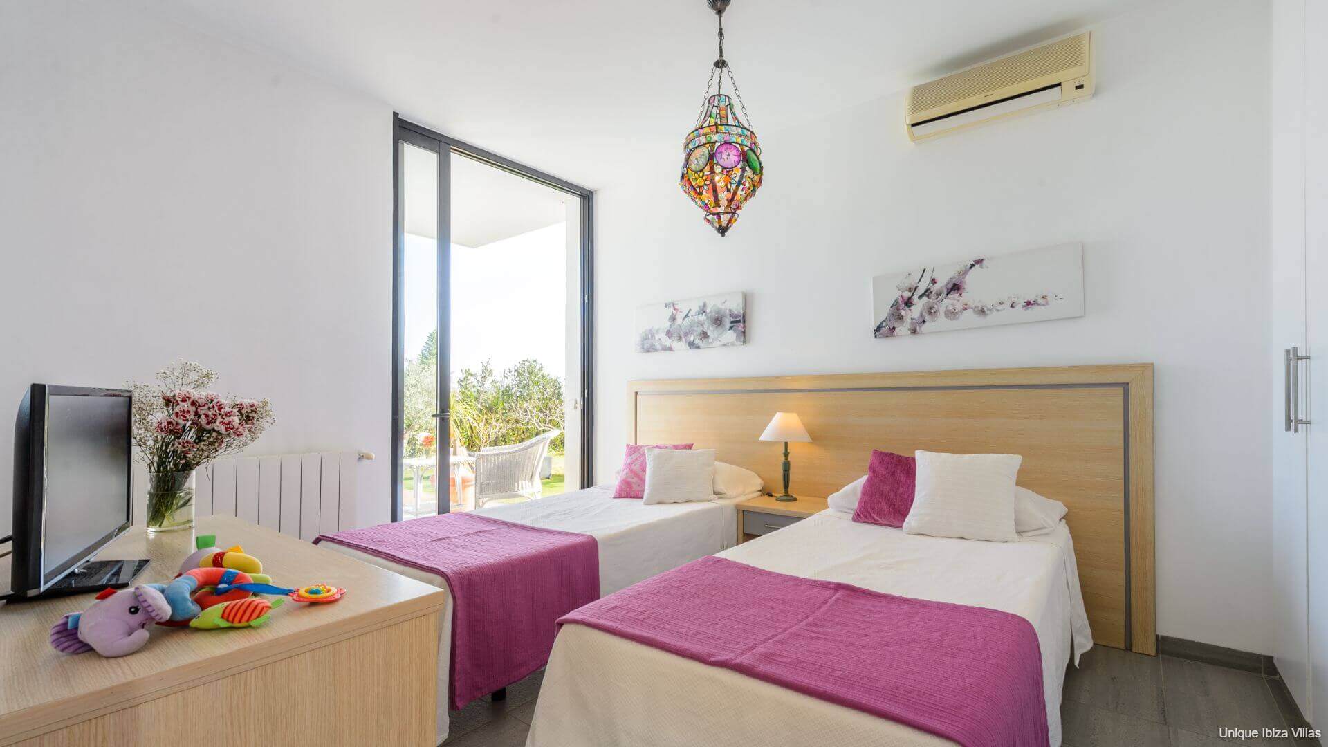 VILLA ANUR - 3 Bedrooms - San Jordi Near Playa den Bossa/Ibiza Town