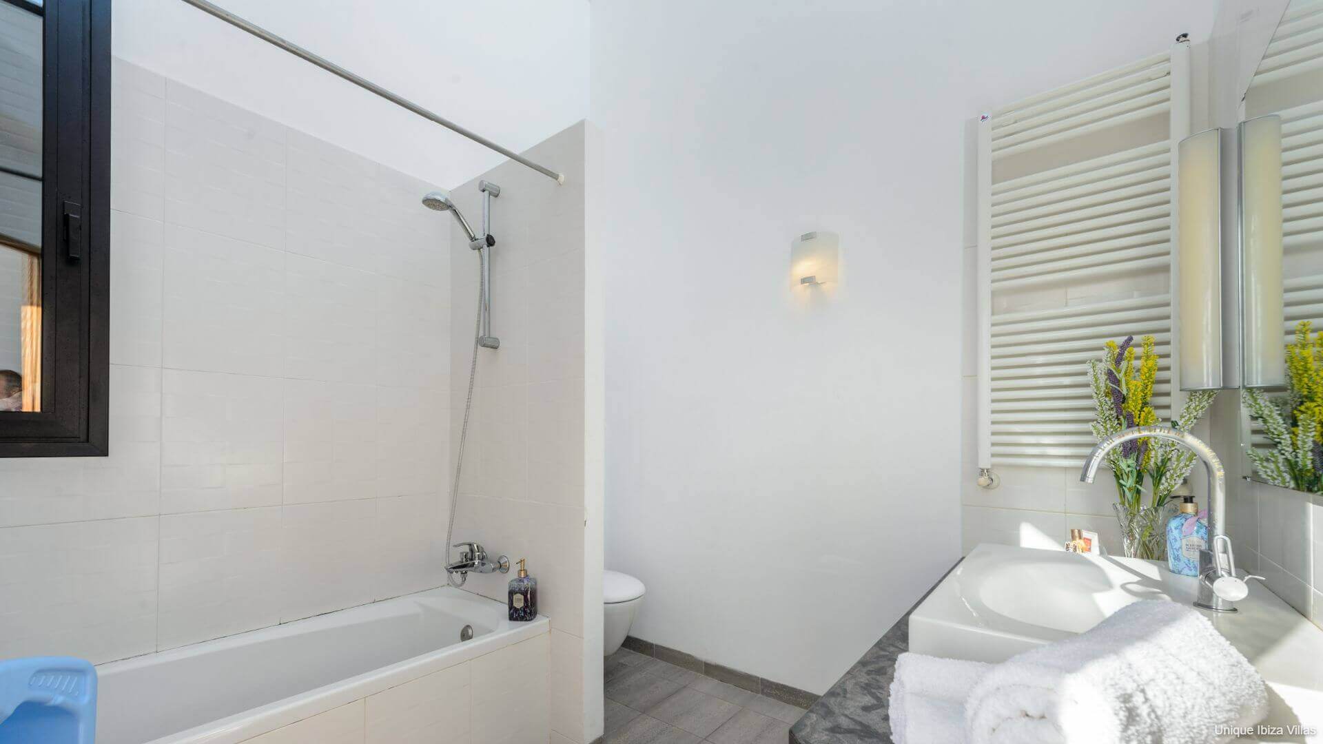 VILLA ANUR - 3 Bedrooms - San Jordi Near Playa den Bossa/Ibiza Town