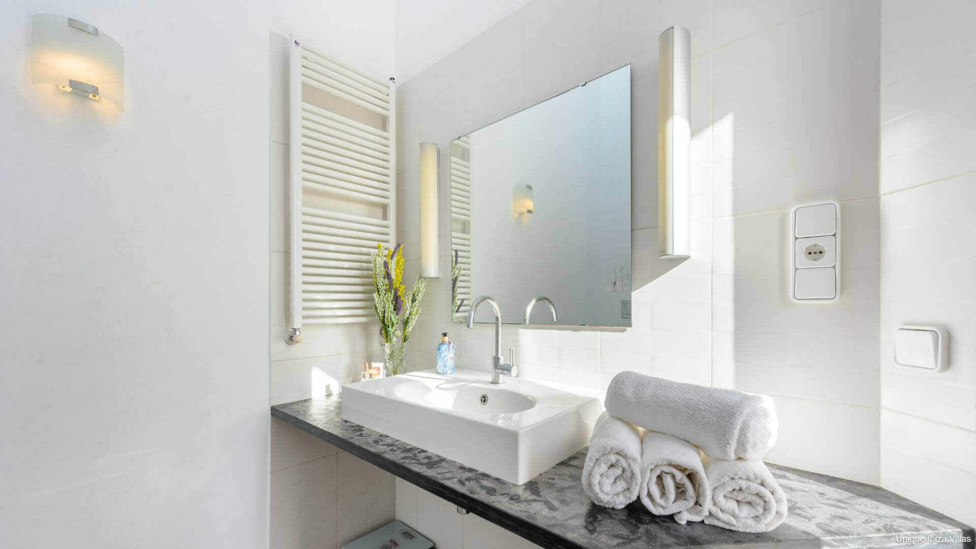 VILLA ANUR - 3 Bedrooms - San Jordi Near Playa den Bossa/Ibiza Town