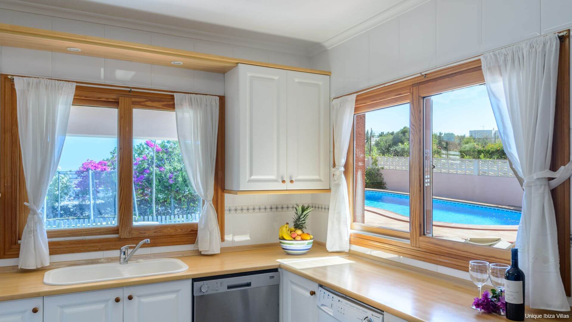 VILLA SA CARROCA - 5 Bedrooms - Sa Carroca Near Playa den Bossa/Ibiza Town