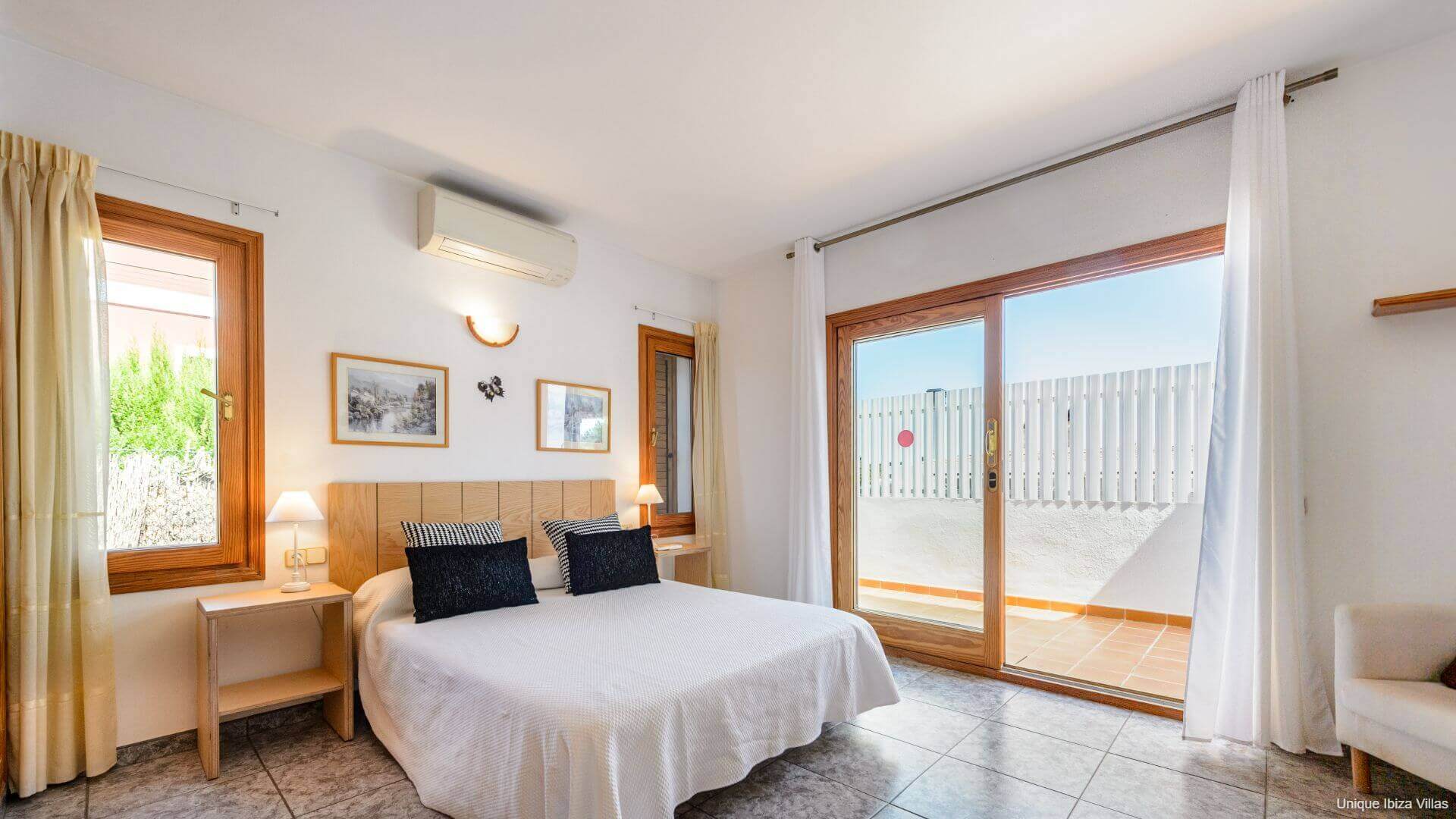 VILLA SA CARROCA - 5 Bedrooms - Sa Carroca Near Playa den Bossa/Ibiza Town