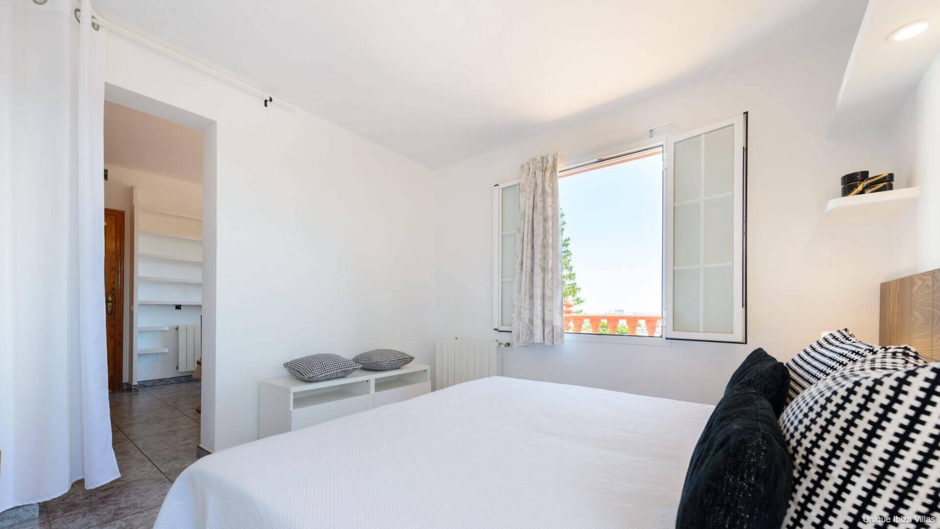 VILLA SA CARROCA - 5 Bedrooms - Sa Carroca Near Playa den Bossa/Ibiza Town