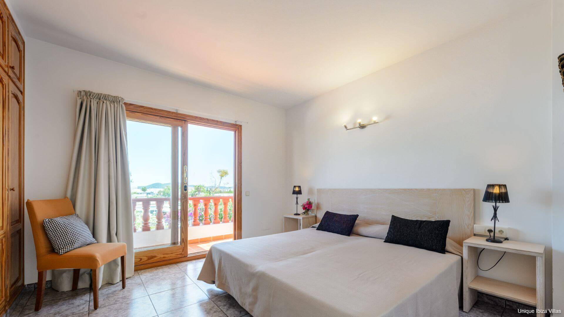 VILLA SA CARROCA - 5 Bedrooms - Sa Carroca Near Playa den Bossa/Ibiza Town