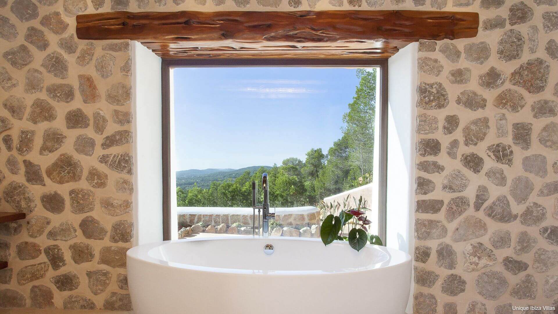 VILLA MORNA - 5 Bedrooms - San Carlos/San Lorenzo (Rural) 