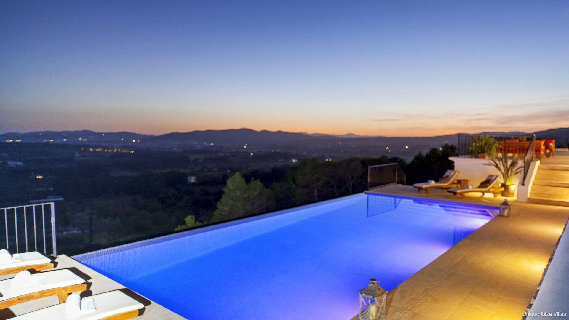 VILLA MORNA - 5 Bedrooms - San Carlos/San Lorenzo (Rural) 