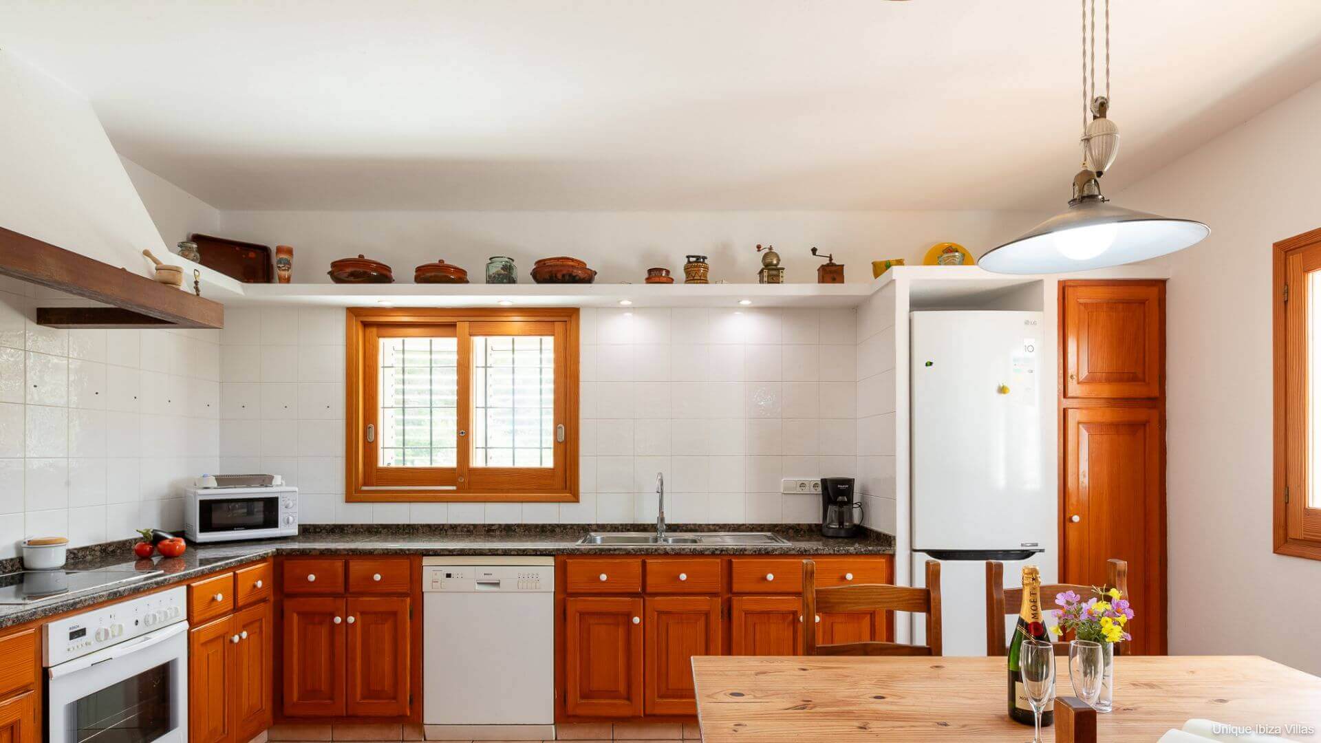VILLA CAN BASSETES - 3 Bedrooms - Near Jesus/Ibiza Town 