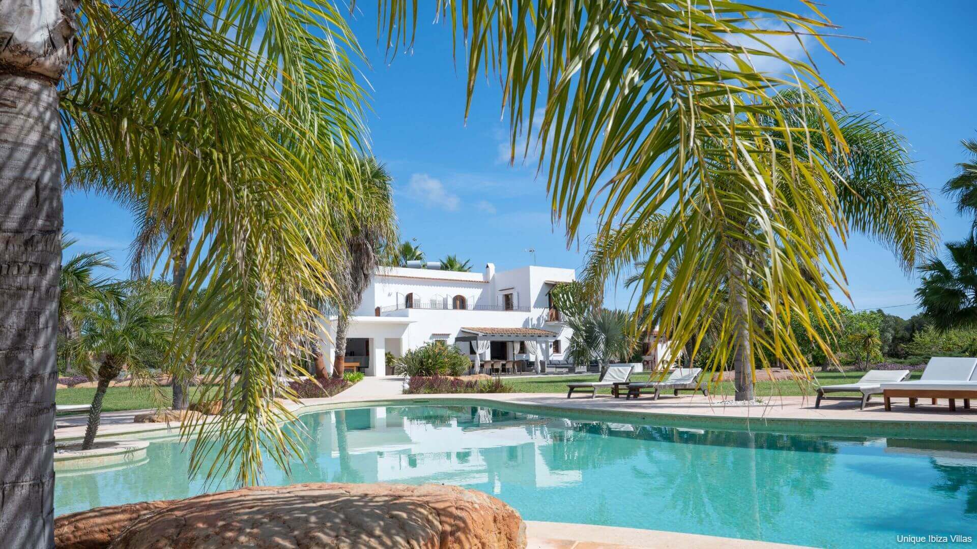 VILLA CAN COSMI - 4 Bedrooms - Es Canar/Cala Nova/Santa Eulalia (Walk To Beach) 