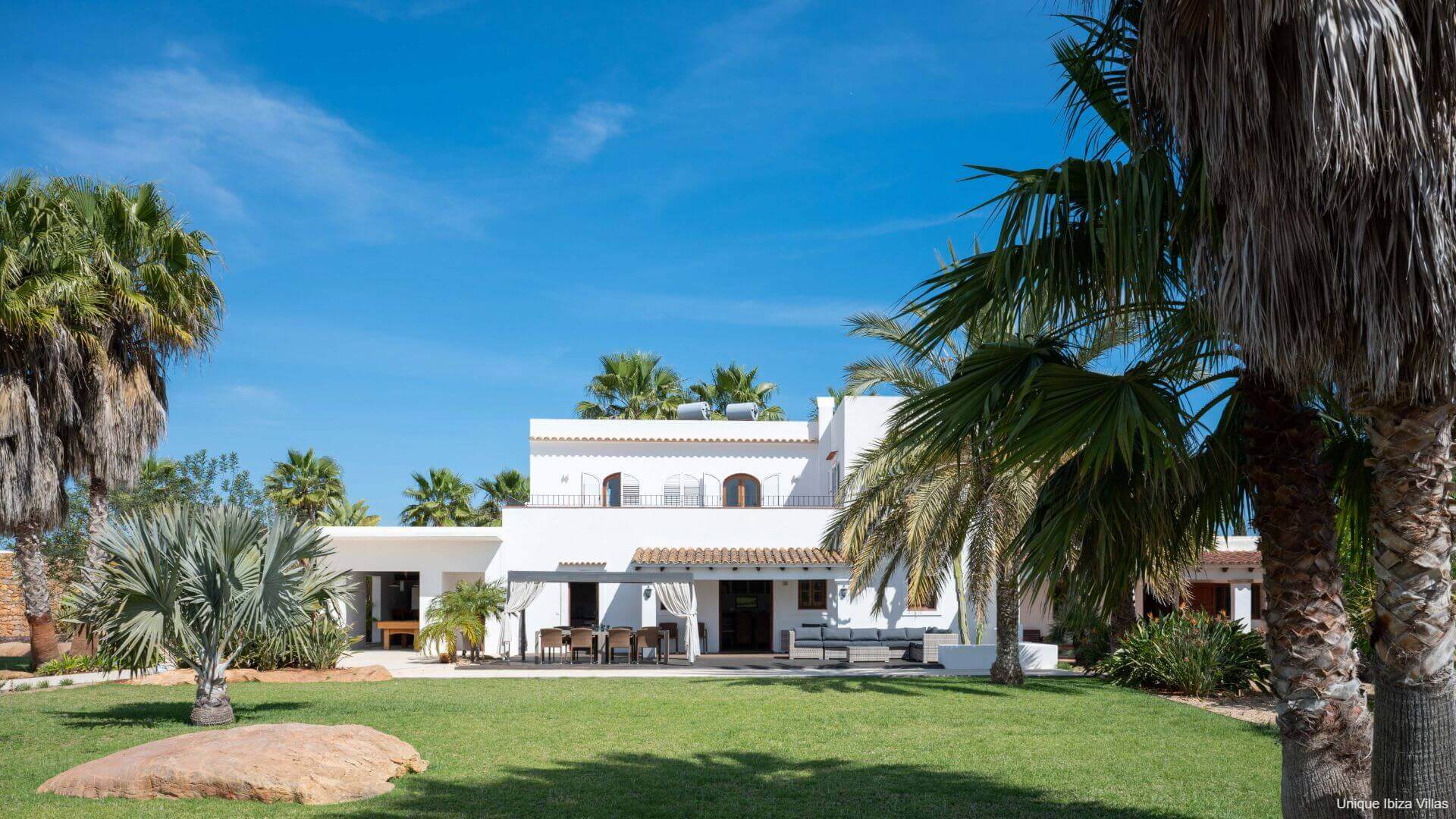 VILLA CAN COSMI - 4 Bedrooms - Es Canar/Cala Nova/Santa Eulalia (Walk To Beach) 