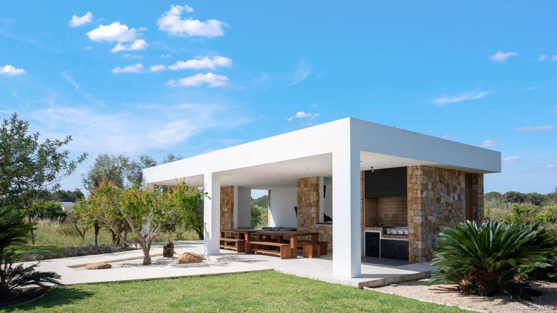 VILLA CAN COSMI - 4 Bedrooms - Es Canar/Cala Nova/Santa Eulalia (Walk To Beach) 