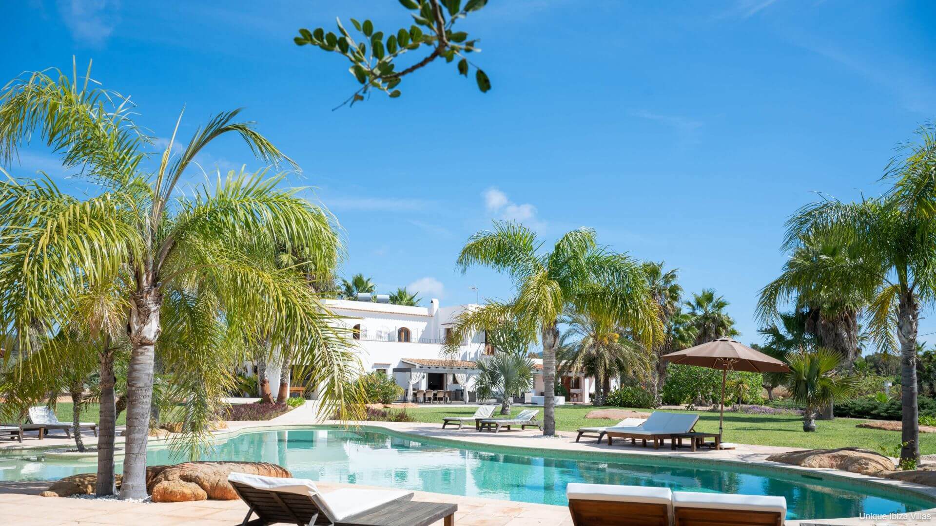 VILLA CAN COSMI - 4 Bedrooms - Es Canar/Cala Nova/Santa Eulalia (Walk To Beach) 