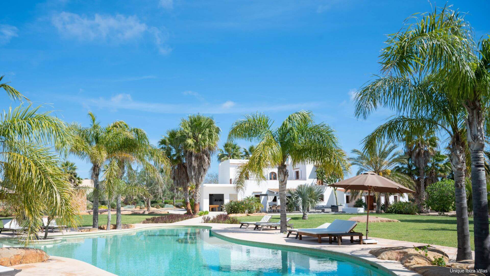 VILLA CAN COSMI - 4 Bedrooms - Es Canar/Cala Nova/Santa Eulalia (Walk To Beach) 