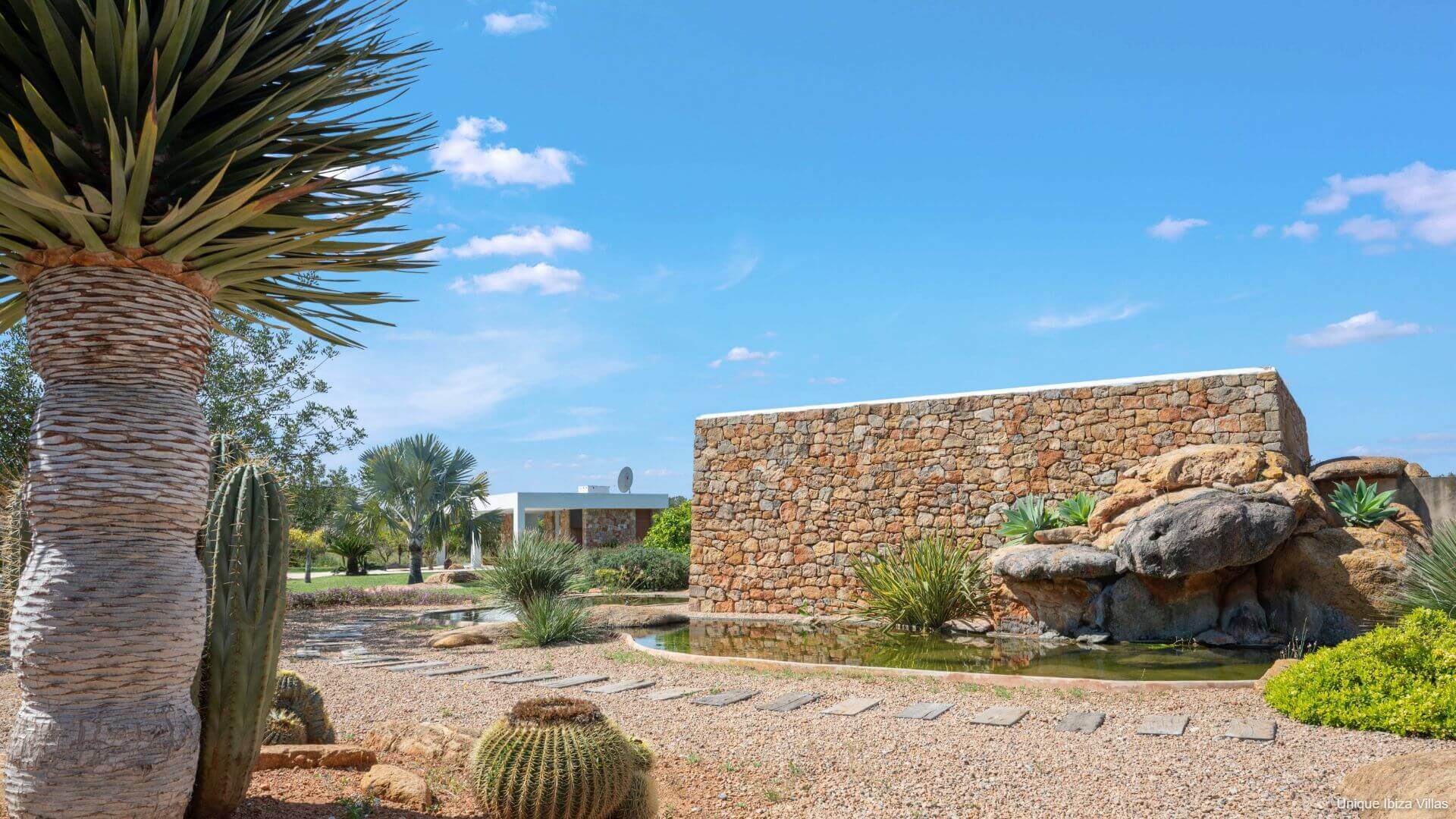 VILLA CAN COSMI - 4 Bedrooms - Es Canar/Cala Nova/Santa Eulalia (Walk To Beach) 