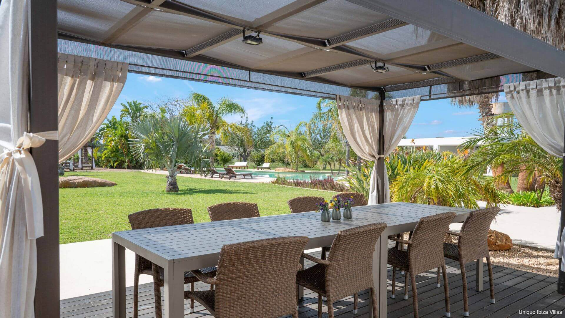 VILLA CAN COSMI - 4 Bedrooms - Es Canar/Cala Nova/Santa Eulalia (Walk To Beach) 