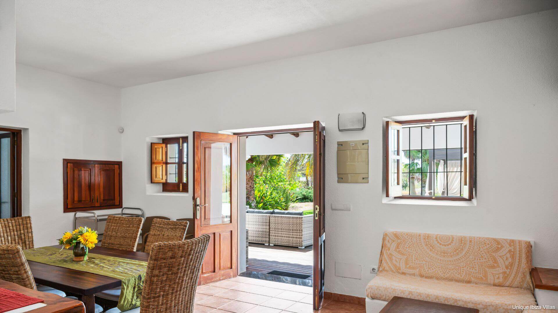 VILLA CAN COSMI - 4 Bedrooms - Es Canar/Cala Nova/Santa Eulalia (Walk To Beach) 