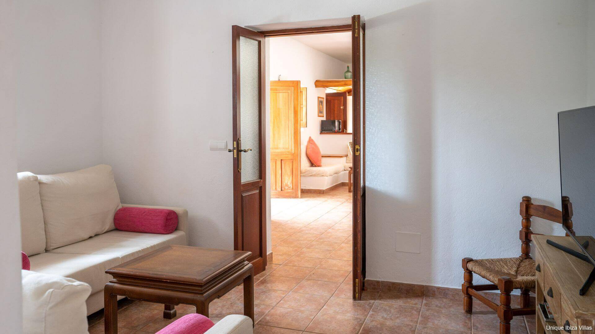 VILLA CAN COSMI - 4 Bedrooms - Es Canar/Cala Nova/Santa Eulalia (Walk To Beach) 