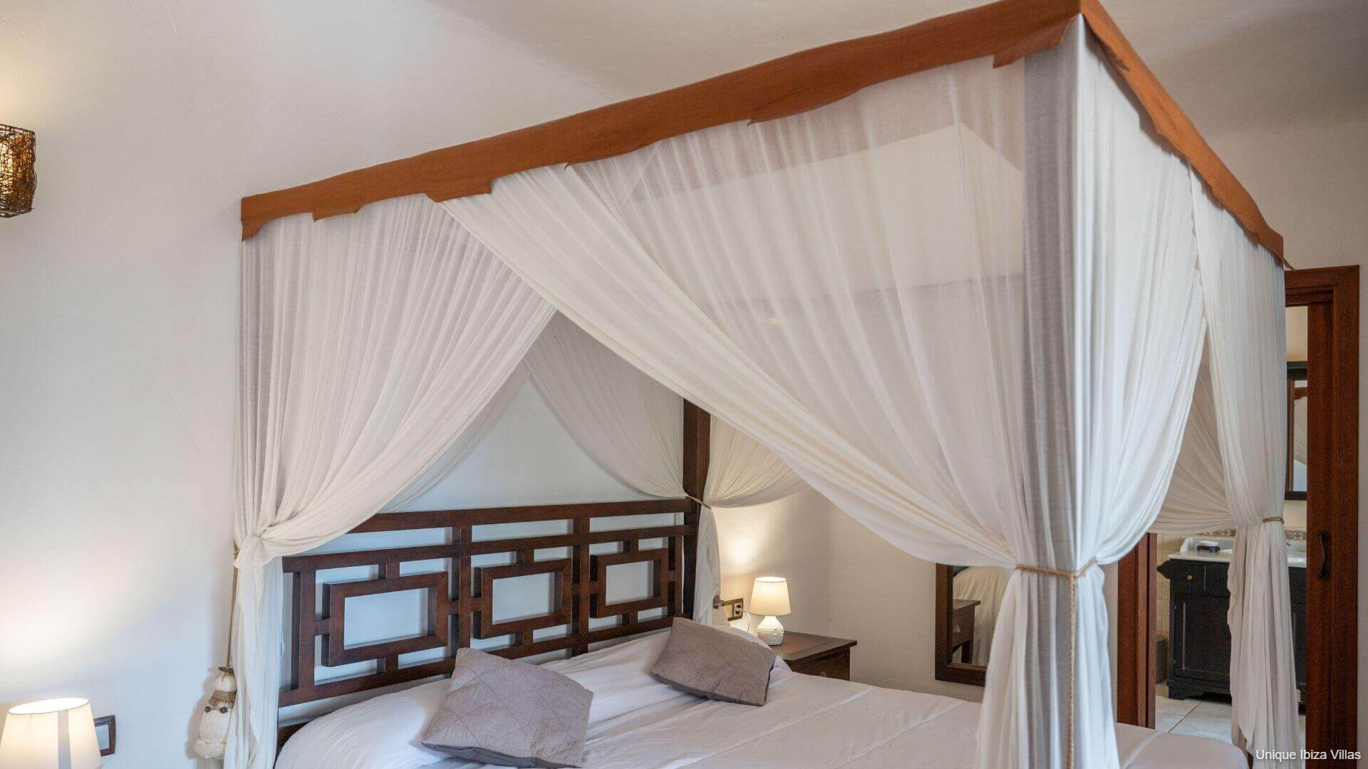 VILLA CAN COSMI - 4 Bedrooms - Es Canar/Cala Nova/Santa Eulalia (Walk To Beach) 