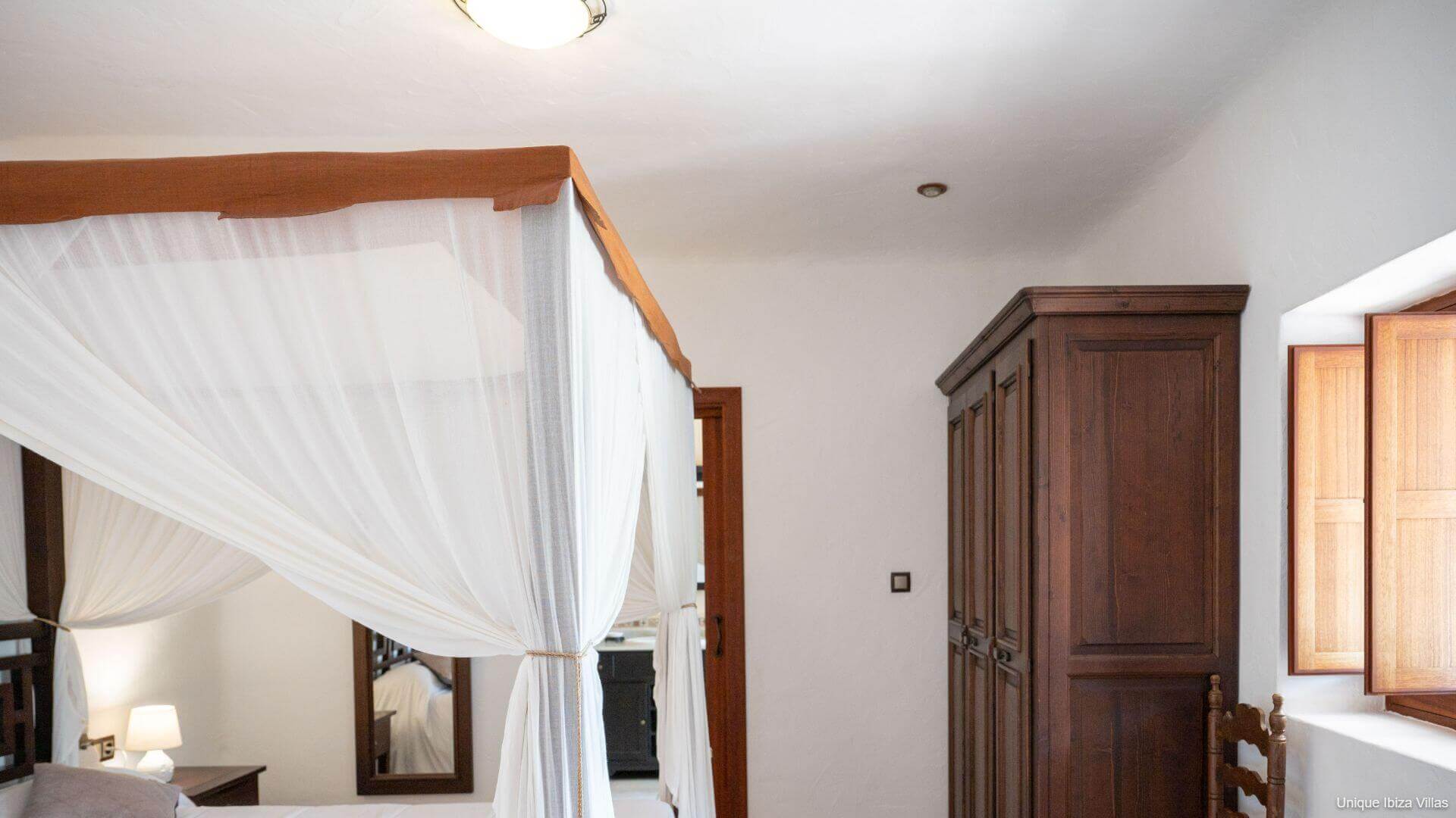 VILLA CAN COSMI - 4 Bedrooms - Es Canar/Cala Nova/Santa Eulalia (Walk To Beach) 