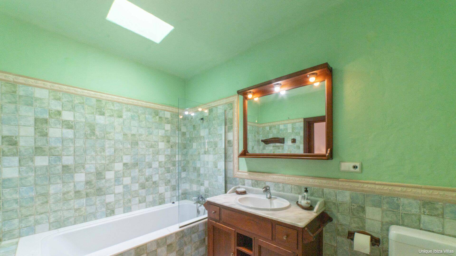 VILLA CAN COSMI - 4 Bedrooms - Es Canar/Cala Nova/Santa Eulalia (Walk To Beach) 
