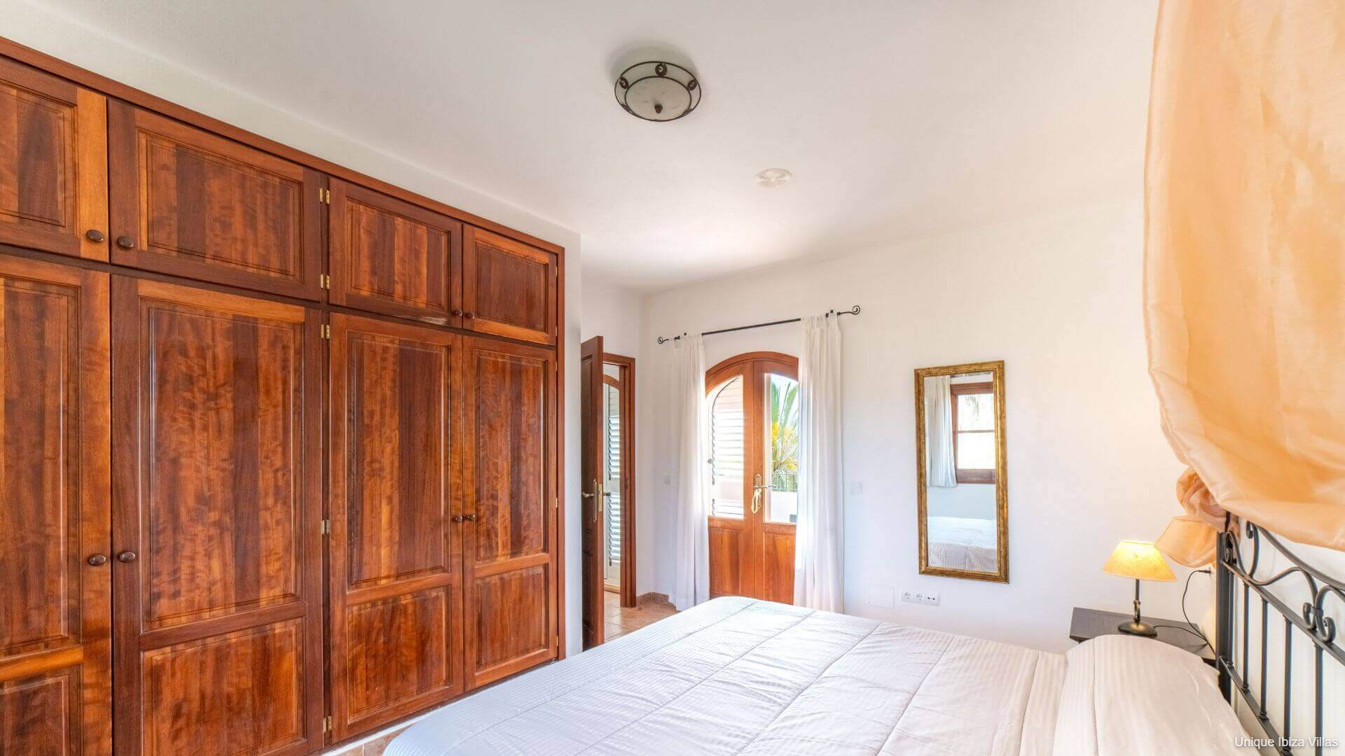 VILLA CAN COSMI - 4 Bedrooms - Es Canar/Cala Nova/Santa Eulalia (Walk To Beach) 