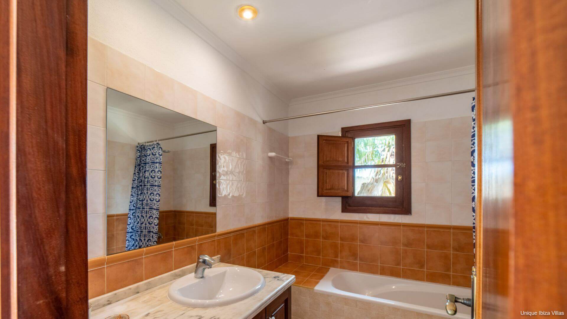VILLA CAN COSMI - 4 Bedrooms - Es Canar/Cala Nova/Santa Eulalia (Walk To Beach) 