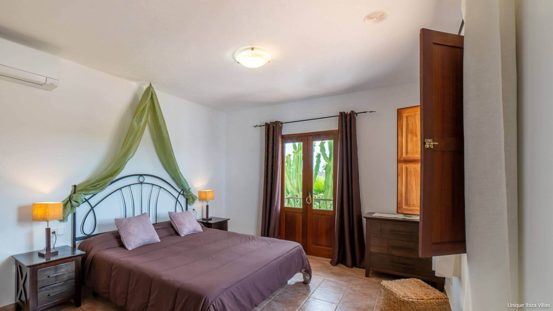 VILLA CAN COSMI - 4 Bedrooms - Es Canar/Cala Nova/Santa Eulalia (Walk To Beach) 