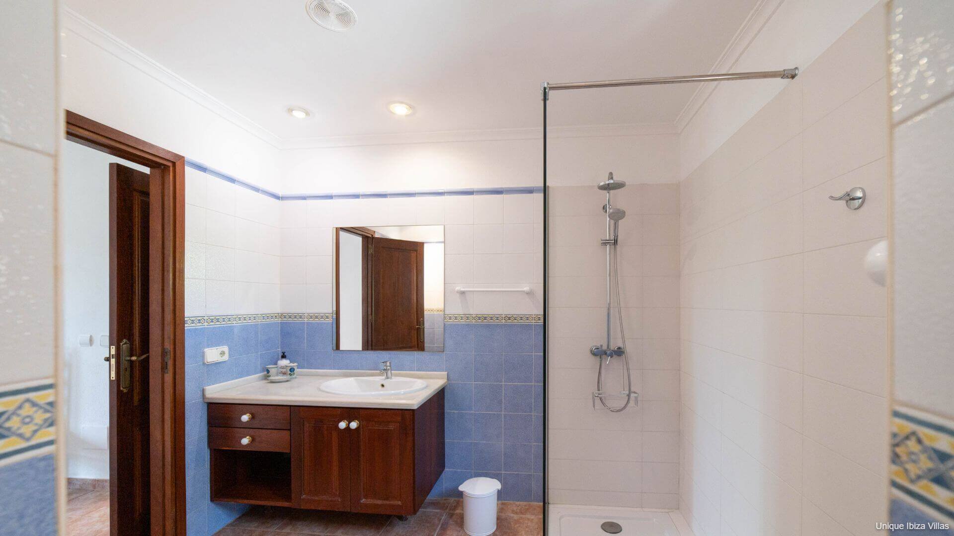 VILLA CAN COSMI - 4 Bedrooms - Es Canar/Cala Nova/Santa Eulalia (Walk To Beach) 