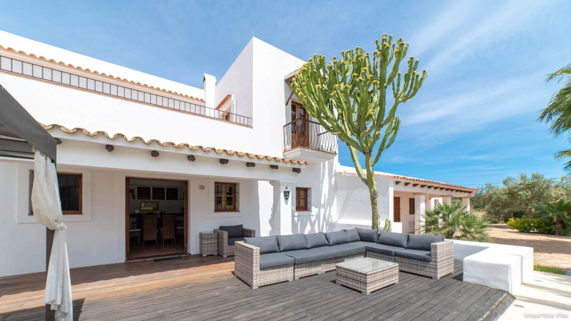 VILLA CAN COSMI - 4 Bedrooms - Es Canar/Cala Nova/Santa Eulalia (Walk To Beach) 