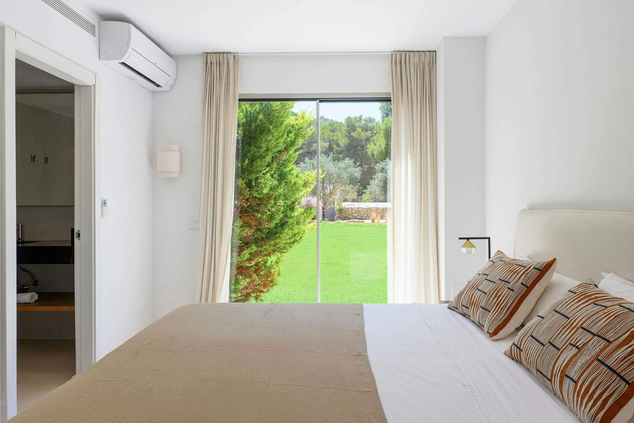 VILLA CAN TAURINO - 5 Bedrooms - Sa Caleta Near Cala Jondal