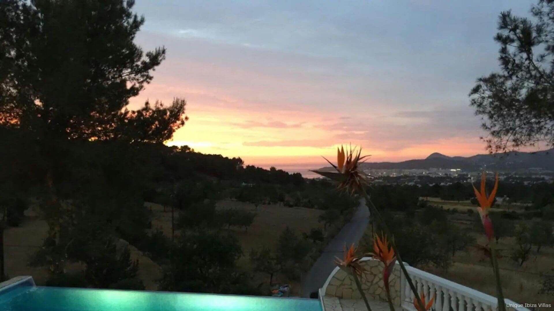 VILLA CEREZA - 5 Bedrooms - San Antonio/San Agustin