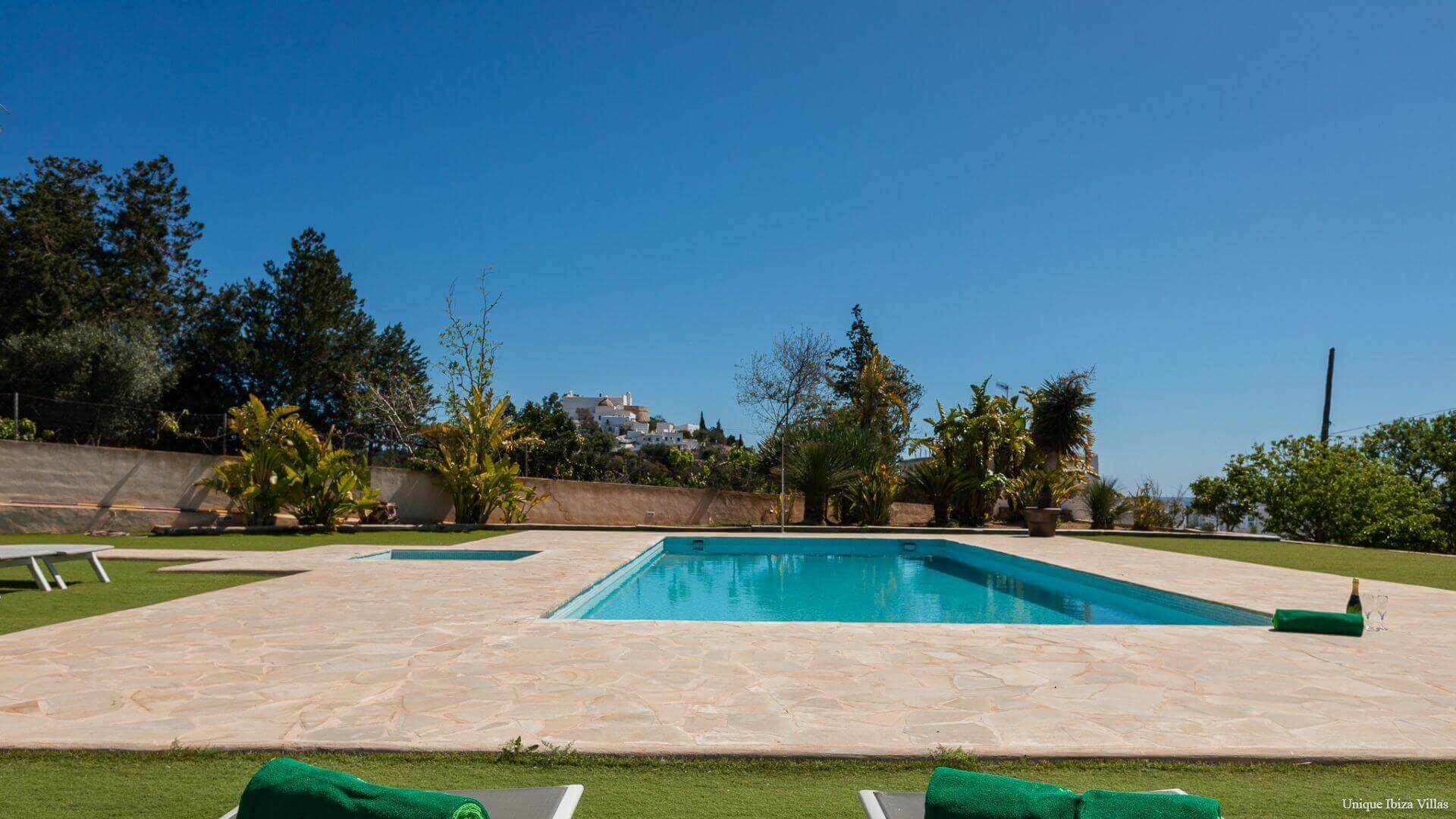 VILLA CAN BLAI - 3 Bedrooms - Santa Eulalia (Walk To Beach)