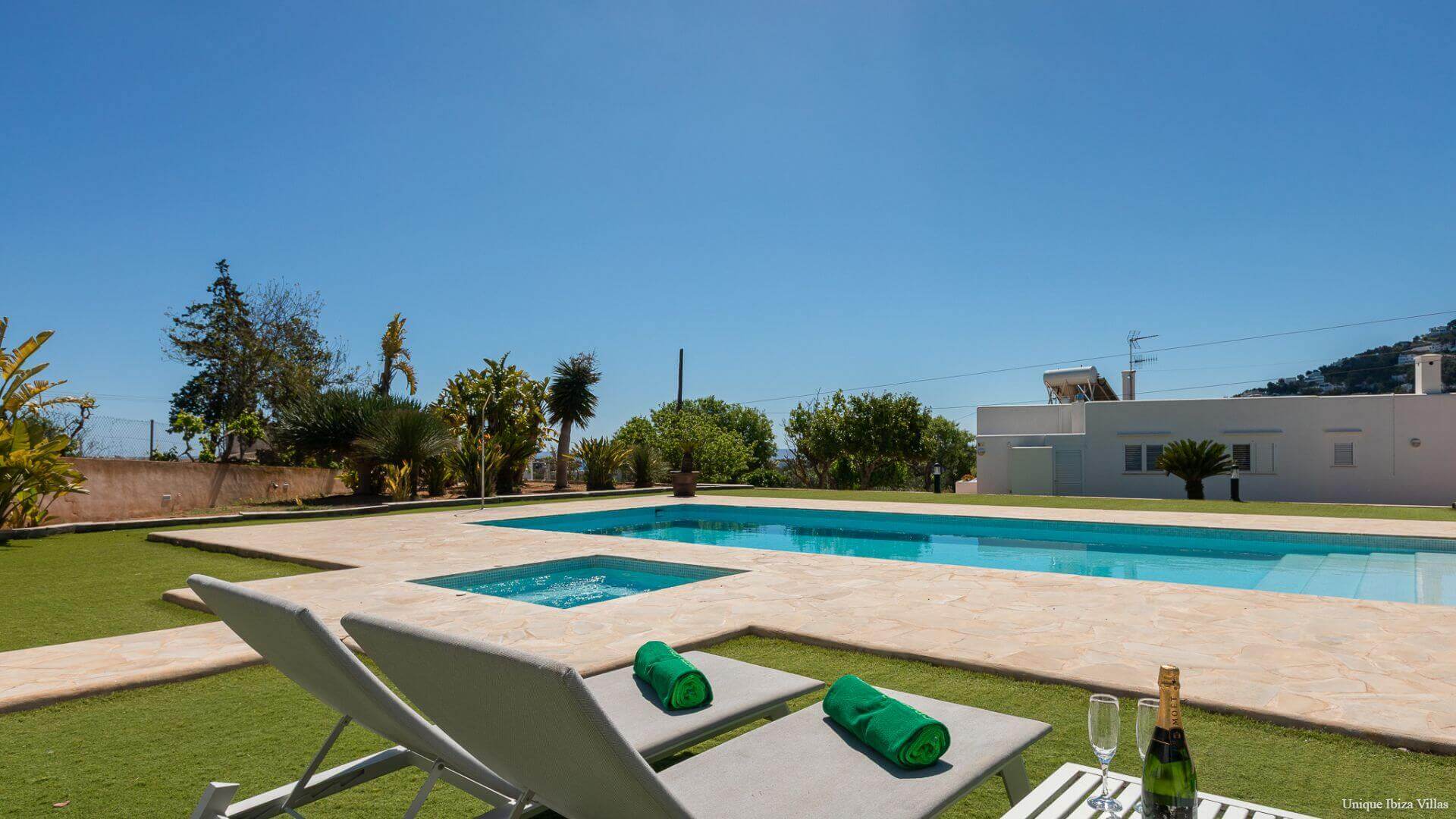 VILLA CAN BLAI - 3 Bedrooms - Santa Eulalia (Walk To Beach)