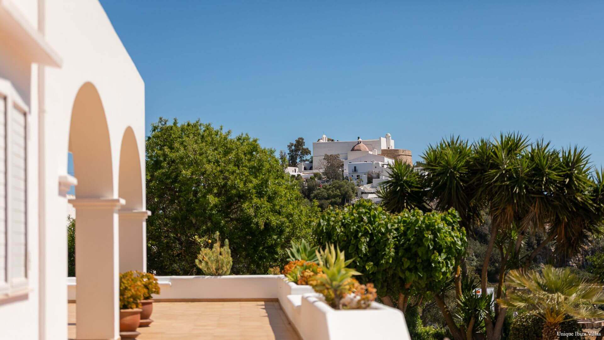 VILLA CAN BLAI - 3 Bedrooms - Santa Eulalia (Walk To Beach)