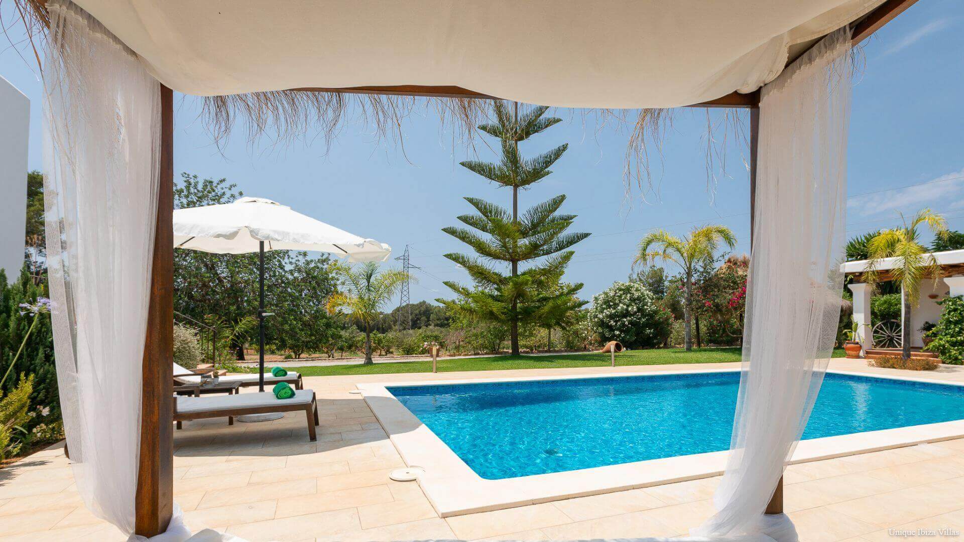 VILLA CURREU III - 4 Bedrooms - Santa Gertrudis (Walk To Village)