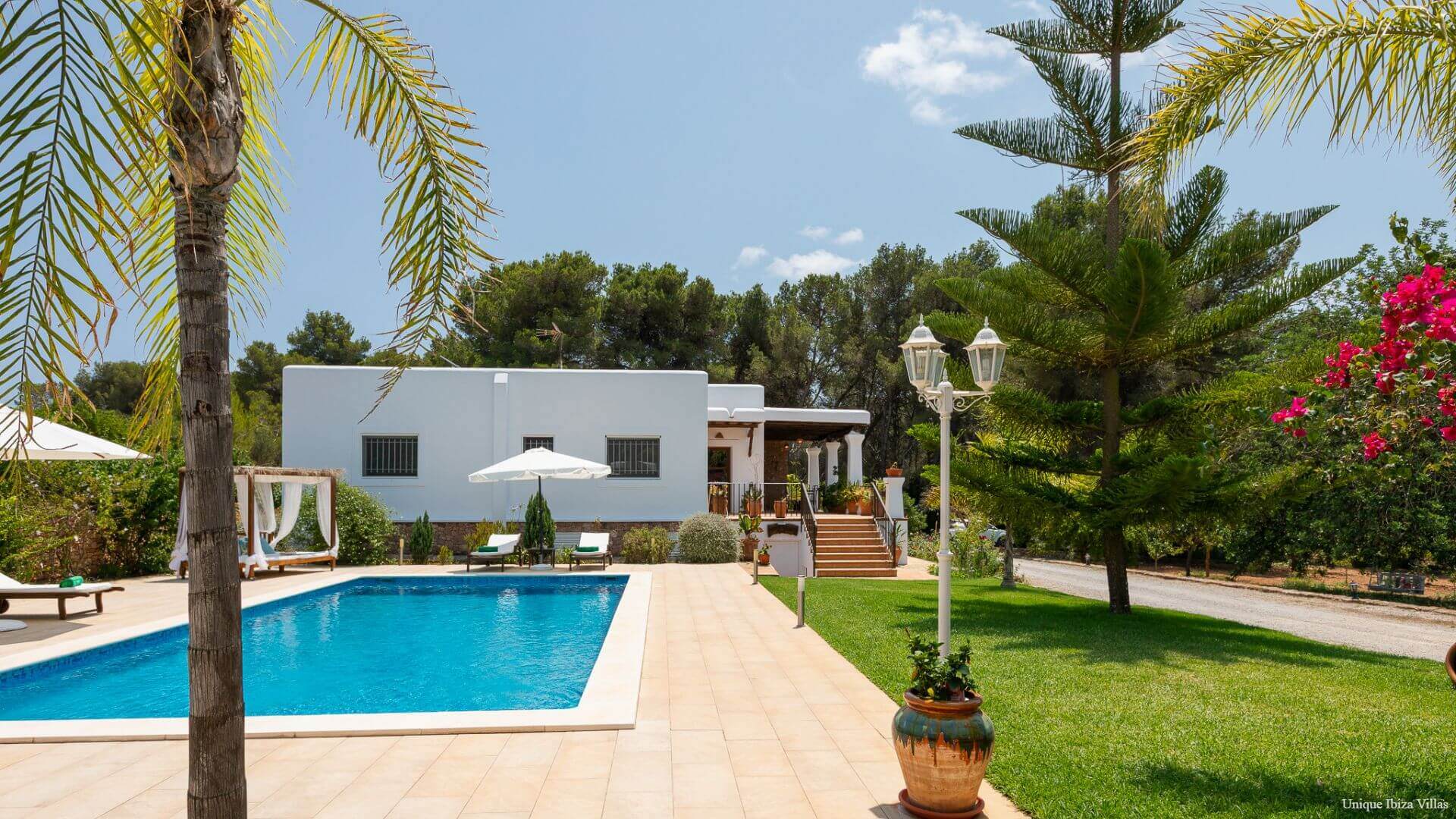 VILLA CURREU III - 4 Bedrooms - Santa Gertrudis (Walk To Village)
