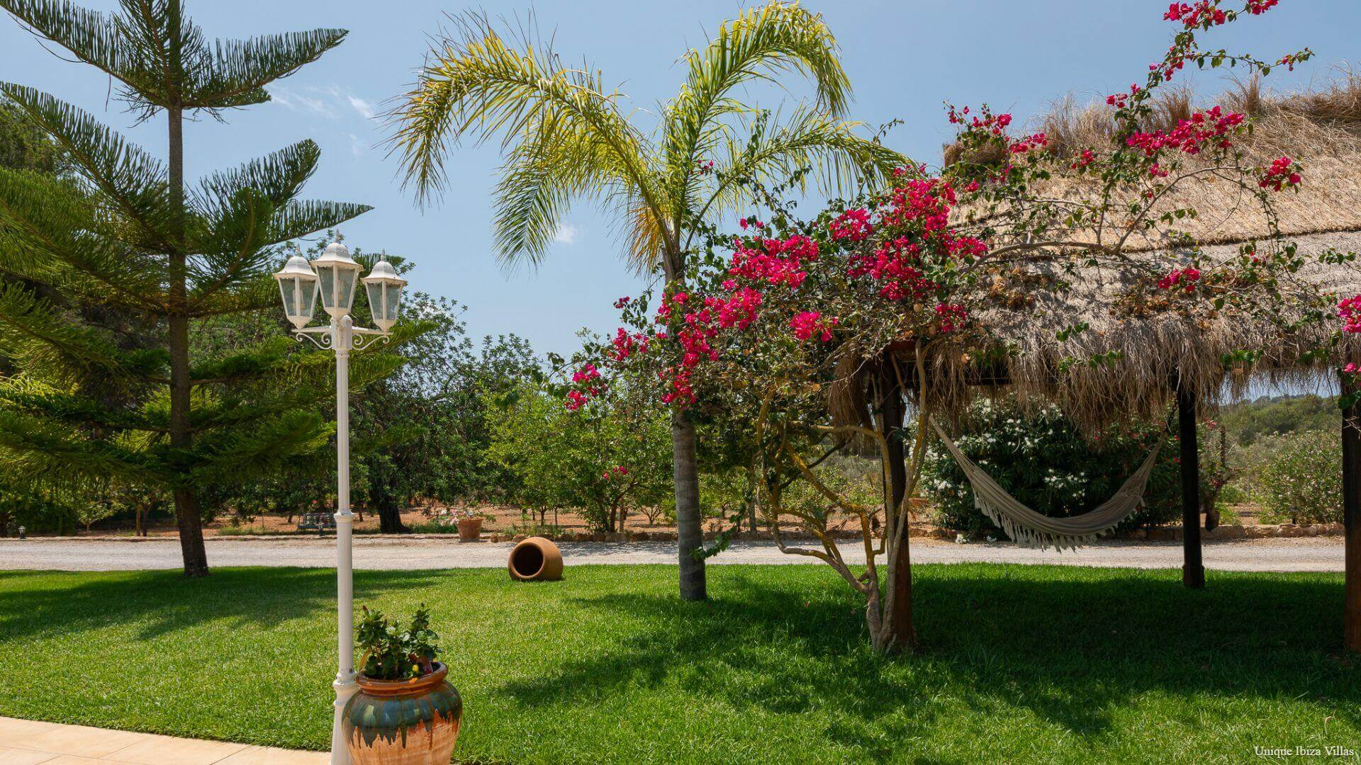 VILLA CURREU III - 4 Bedrooms - Santa Gertrudis (Walk To Village)