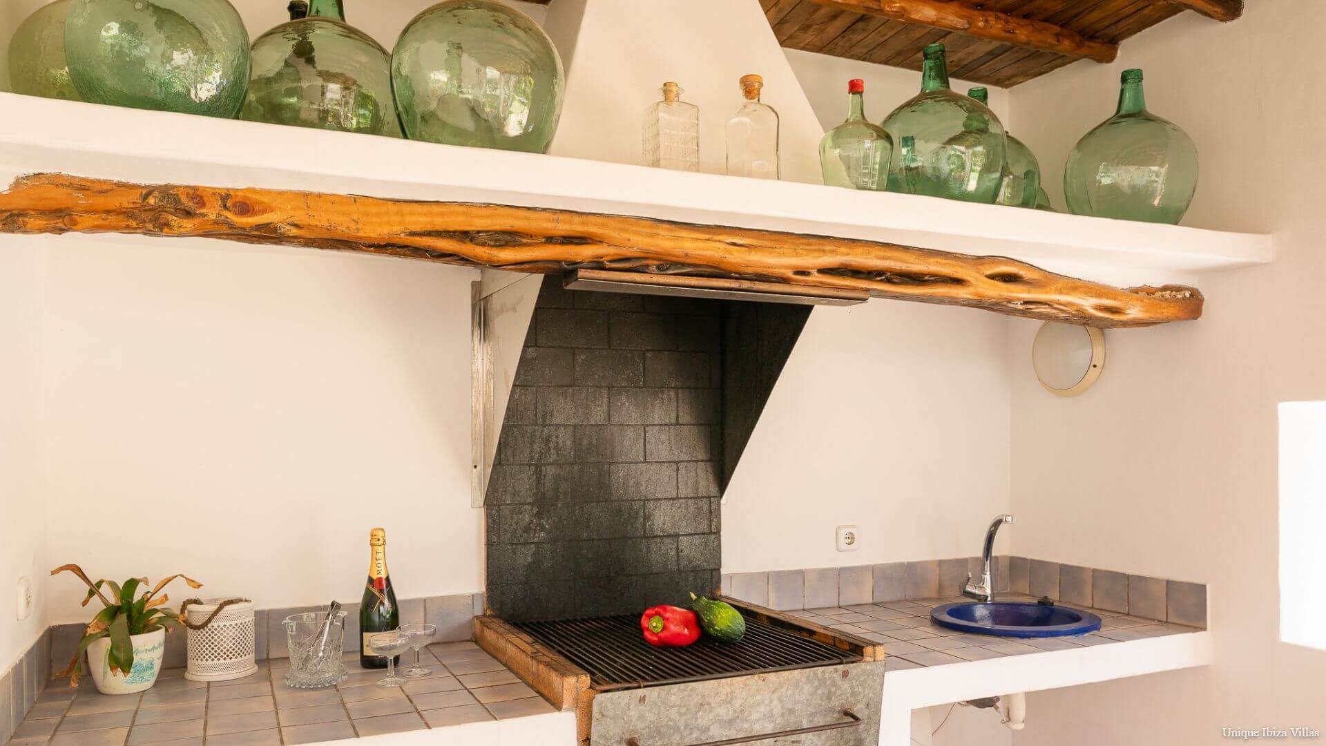 VILLA CURREU III - 4 Bedrooms - Santa Gertrudis (Walk To Village)