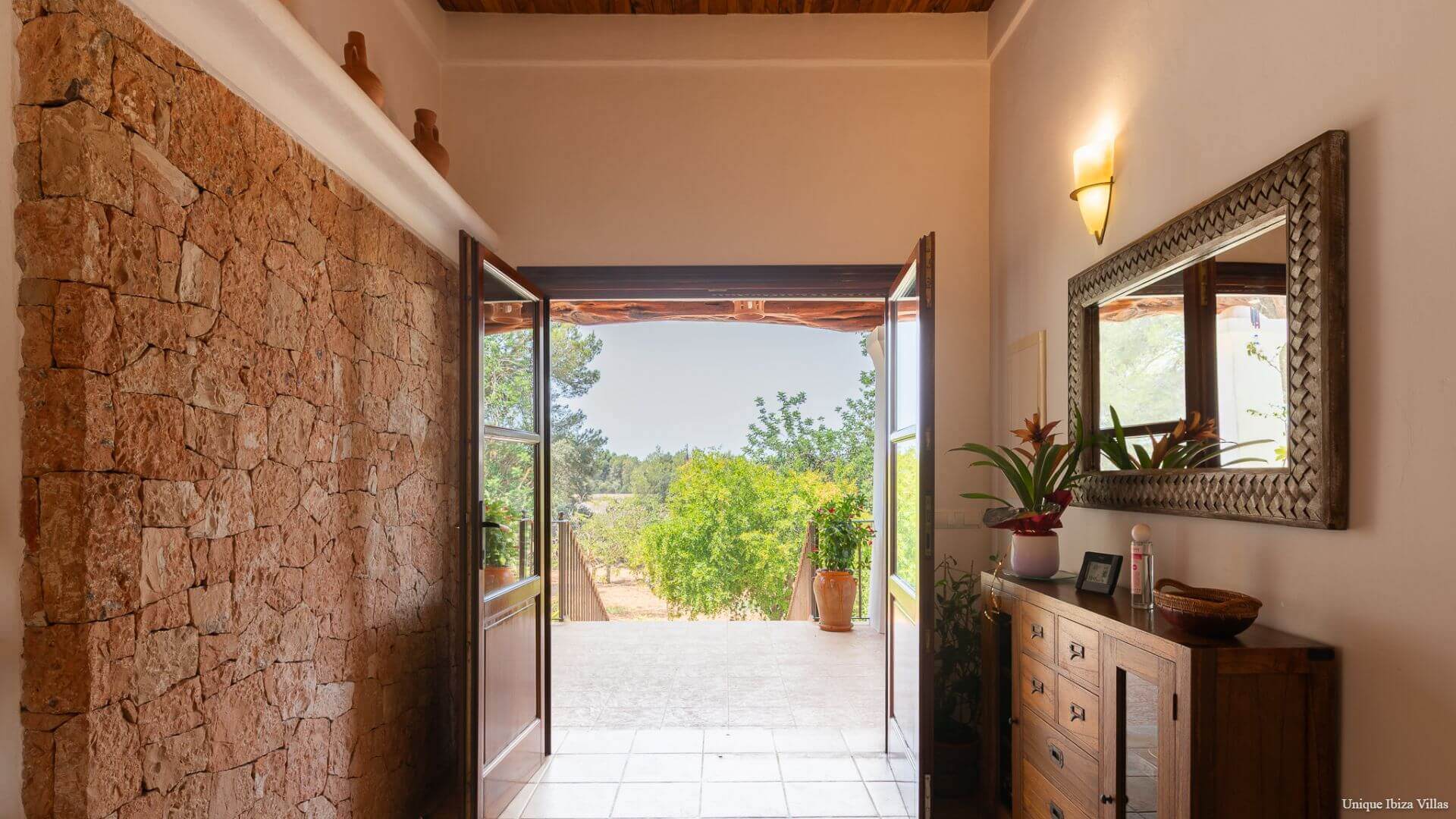 VILLA CURREU III - 4 Bedrooms - Santa Gertrudis (Walk To Village)