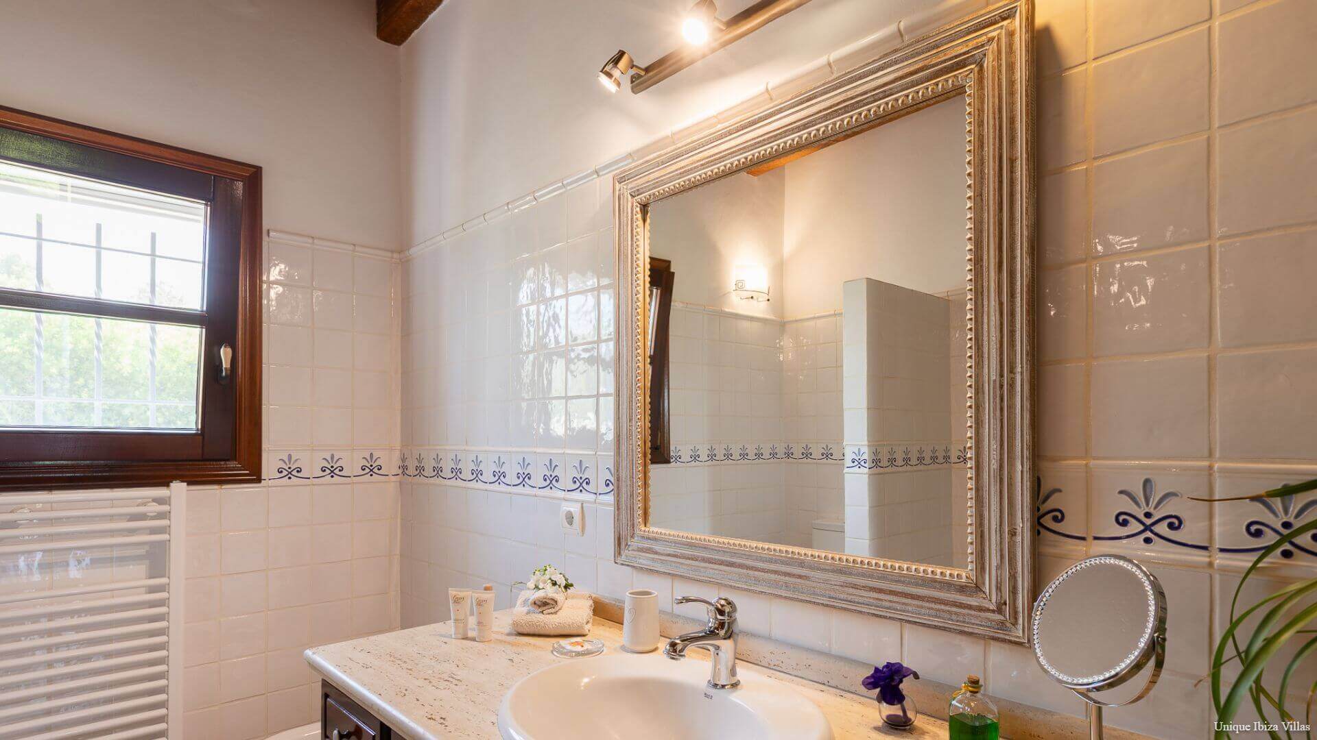 VILLA CURREU III - 4 Bedrooms - Santa Gertrudis (Walk To Village)