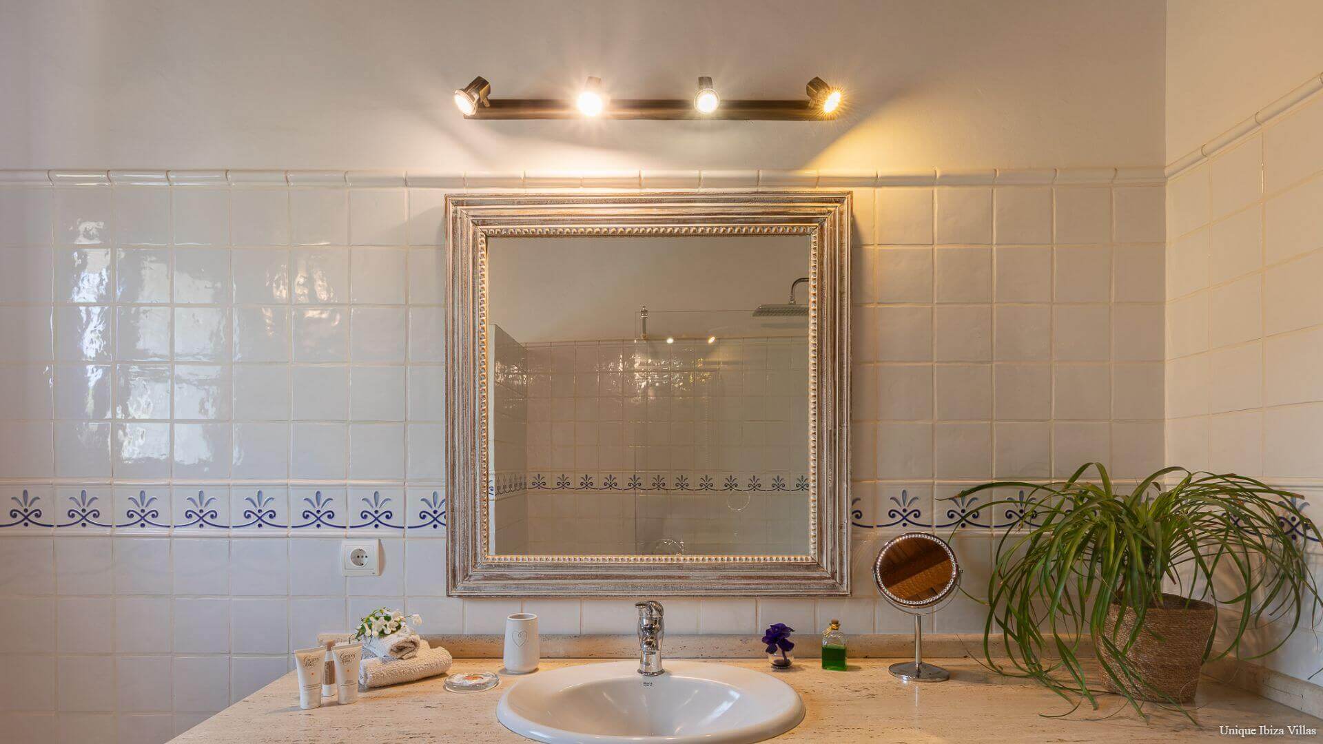 VILLA CURREU III - 4 Bedrooms - Santa Gertrudis (Walk To Village)