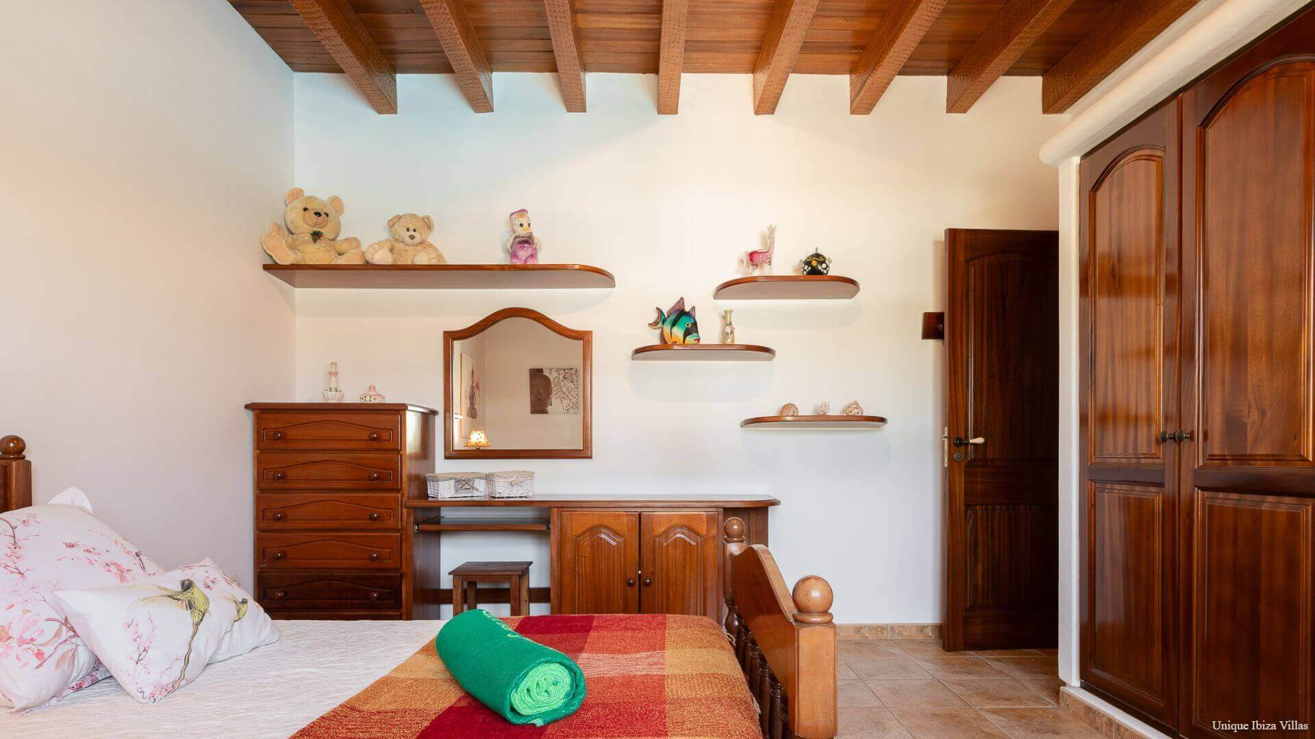 VILLA CURREU III - 4 Bedrooms - Santa Gertrudis (Walk To Village)
