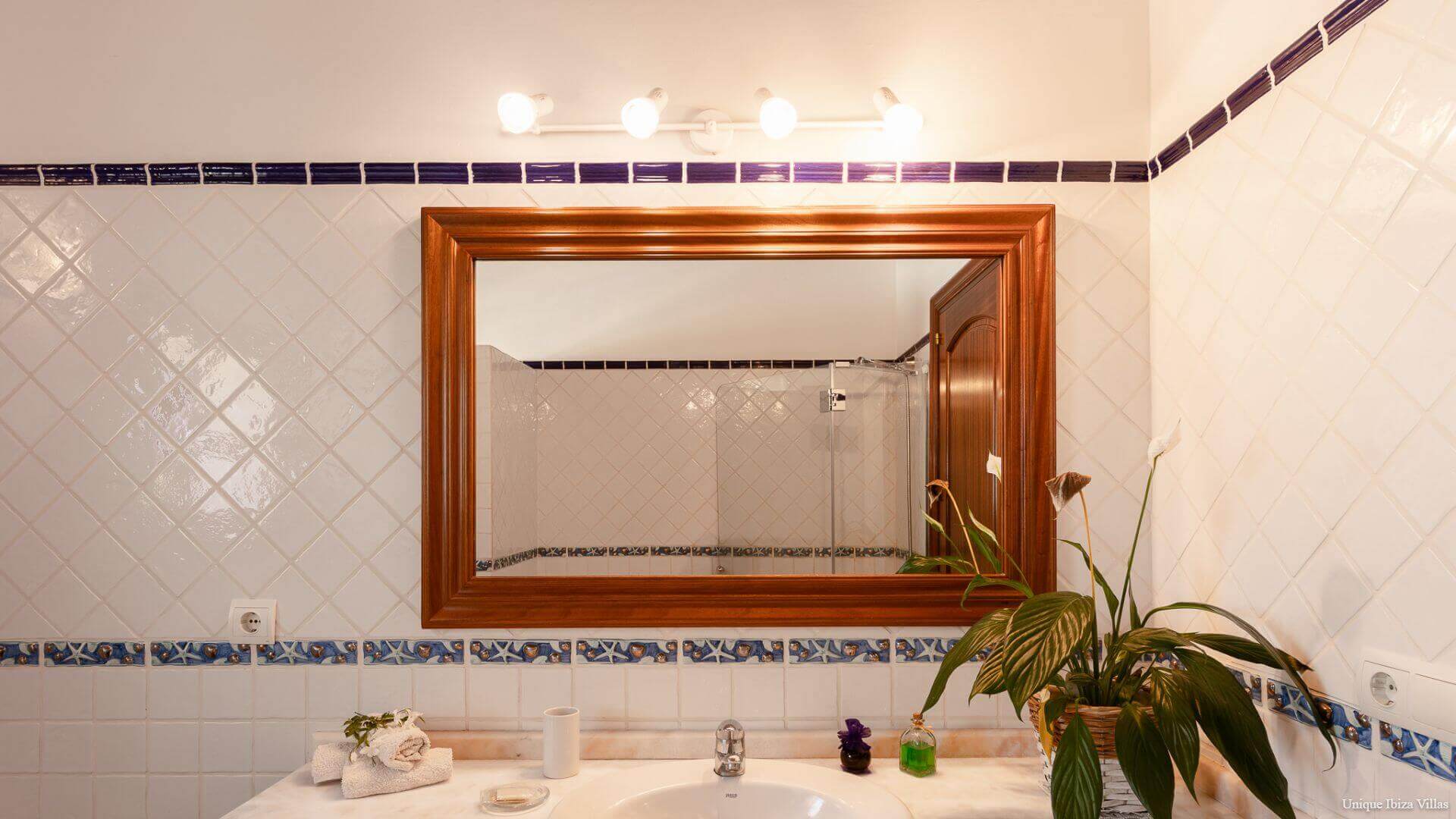 VILLA CURREU III - 4 Bedrooms - Santa Gertrudis (Walk To Village)