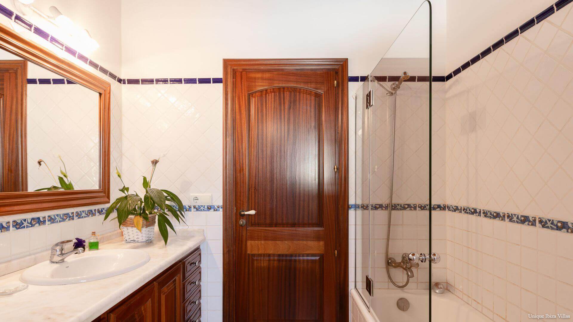 VILLA CURREU III - 4 Bedrooms - Santa Gertrudis (Walk To Village)